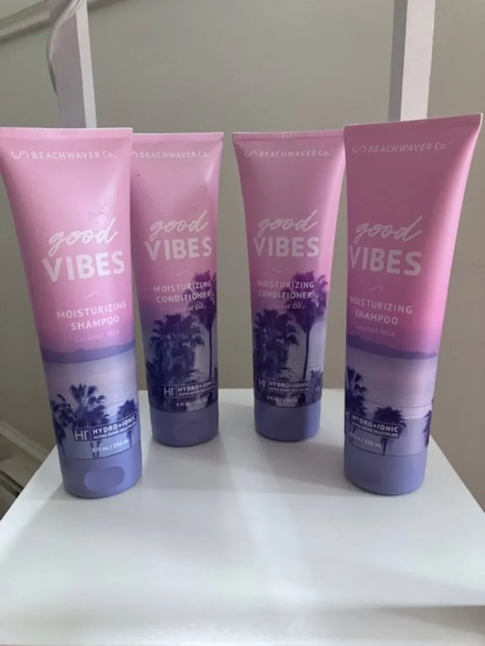 NWT Beachwaver Good Vibes Vegan (2) Shampoos & (2) Conditioners SEALED!!